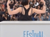 1. Asia Argento mostra i muscoli sul red carpet di Cannes