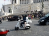 Emma Stone e Andrew Garfield a Roma in vespa (10)