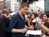 Max Irons firma autografi