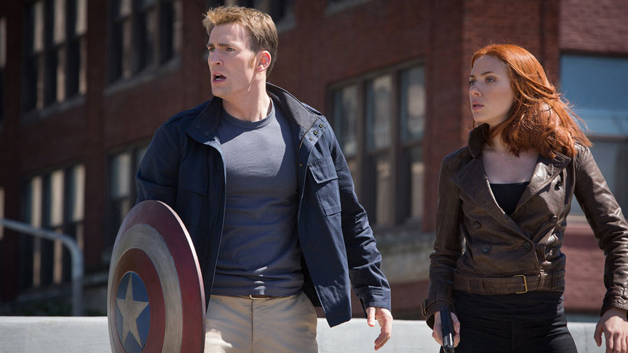 Scarlett Johansson e Chris Evans nei panni di Vedova Nera e Cap nell'UCM