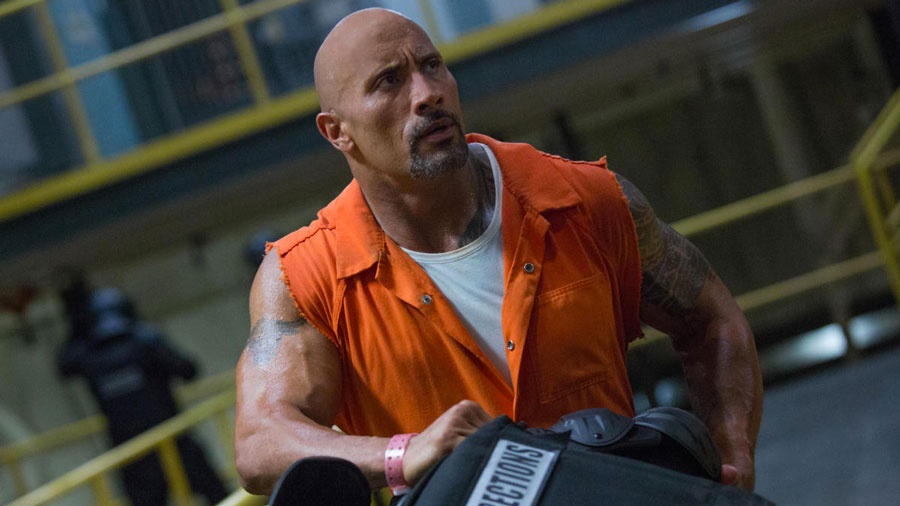 Dwayne Johnson è Luke Hobbs in Fast & Furious 8