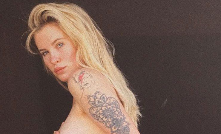 Ireland Basinger-Baldwin in topless su Instagram