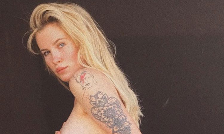 Ireland Basinger-Baldwin in topless su Instagram