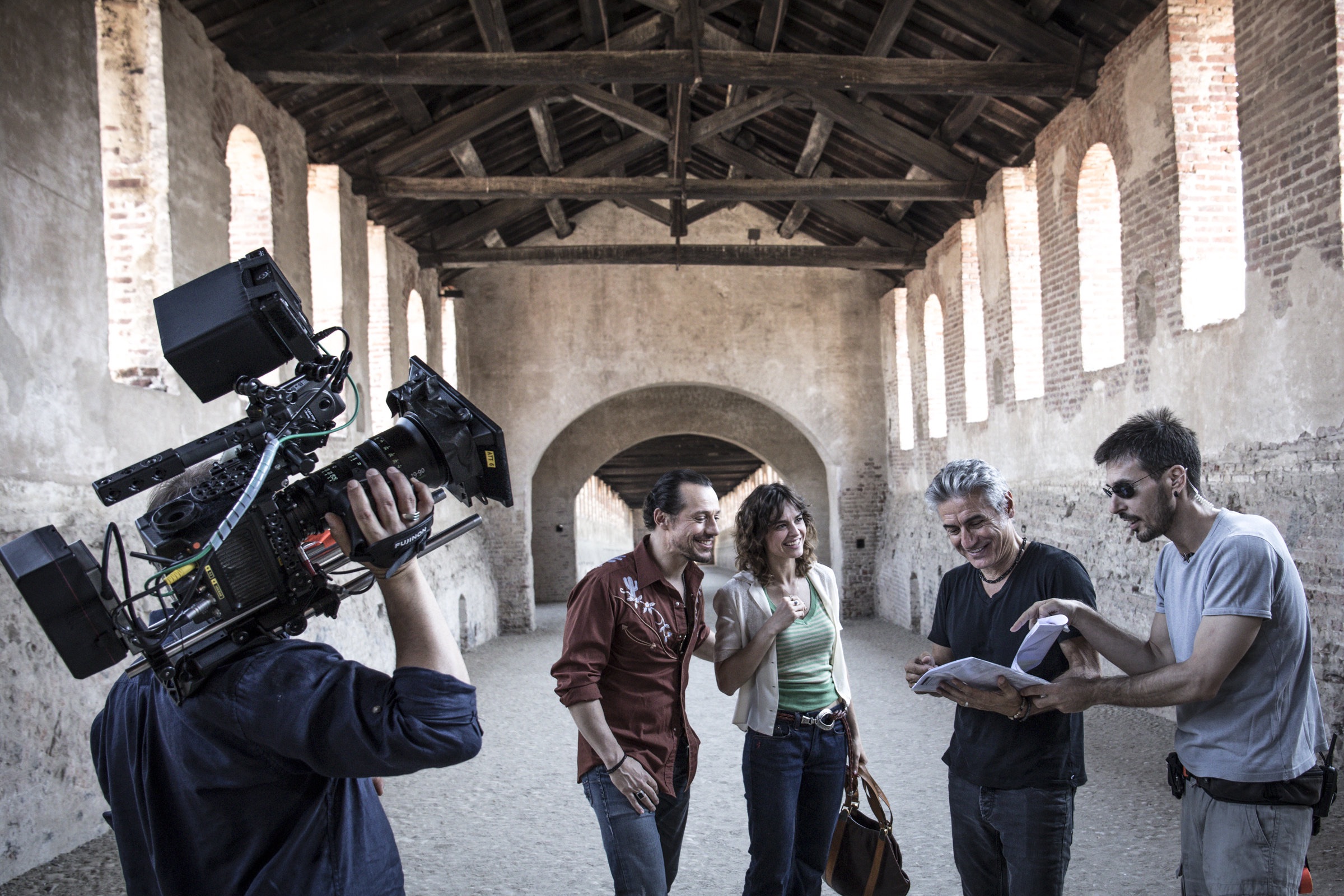 Made in Italy: Luciano Ligabue sul set con Accorsi-Smutniak