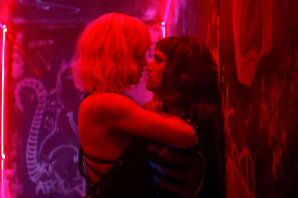 Charlize Theron e Sofia Boutella in Atomica bionda