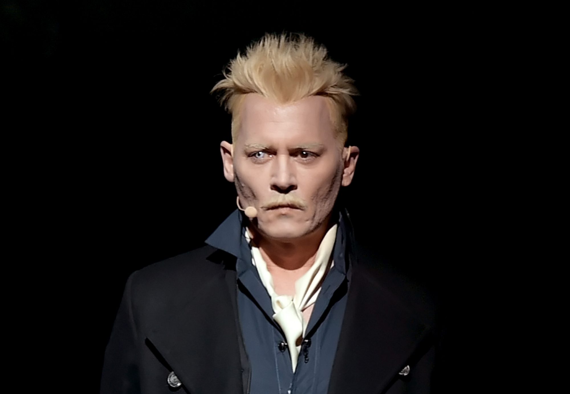 Johnny Depp appare a sorpresa al Comic-Con nei panni di Gellert Grindelwald