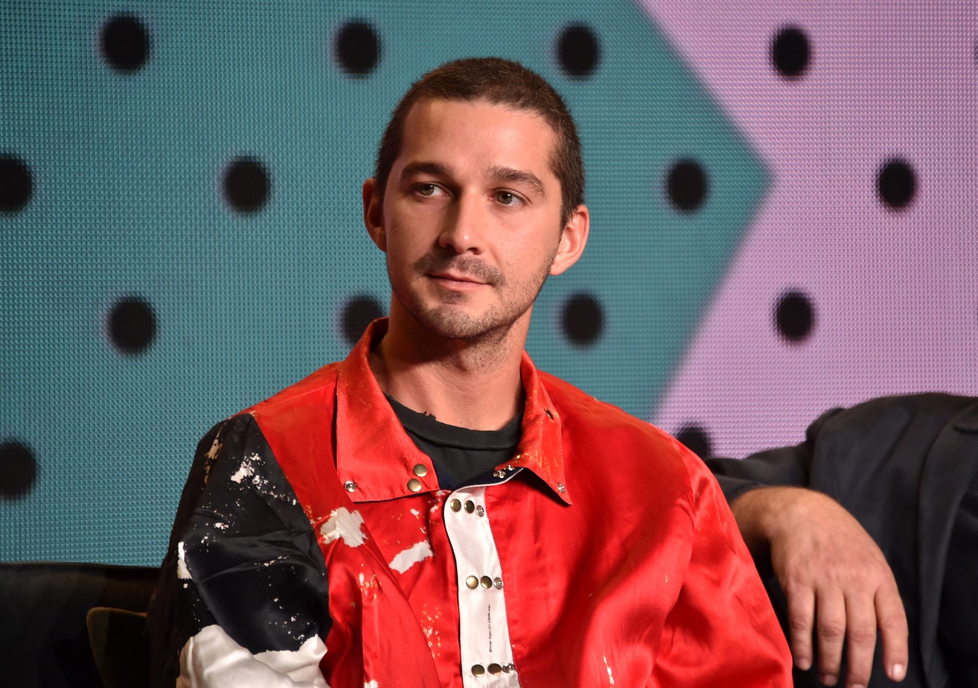 Shia LaBeouf in una nuova foto dal film di David Ayer The Tax Collector