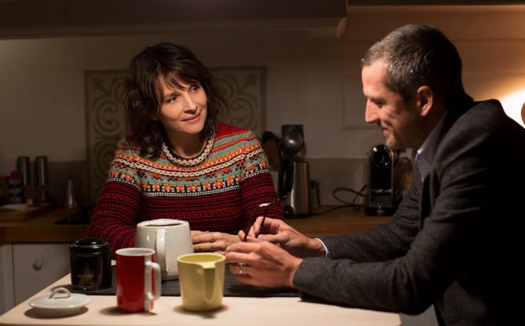 Doubles vies di Olivier Assayas: la recensione