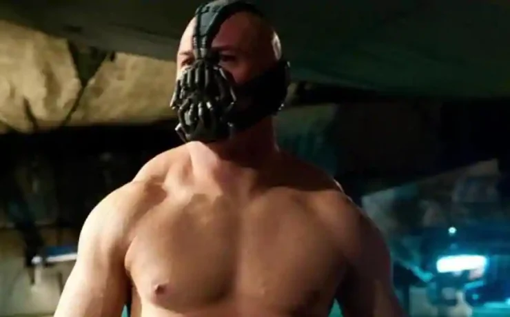 Tom Hardy in veste di Bane