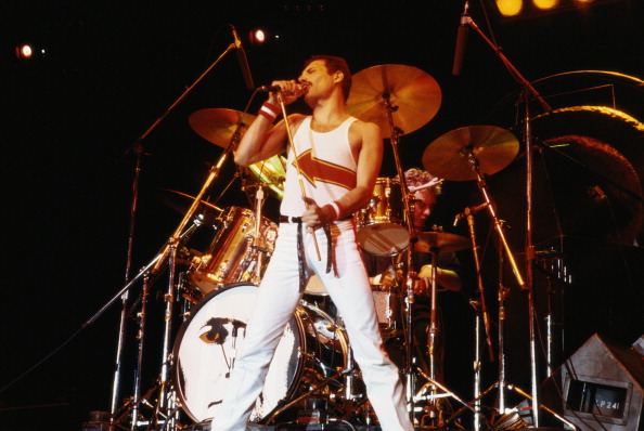 Freddie Mercury senza baffi