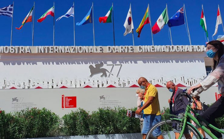 Venezia 77: il muro davanti al red carpet e le altre novità