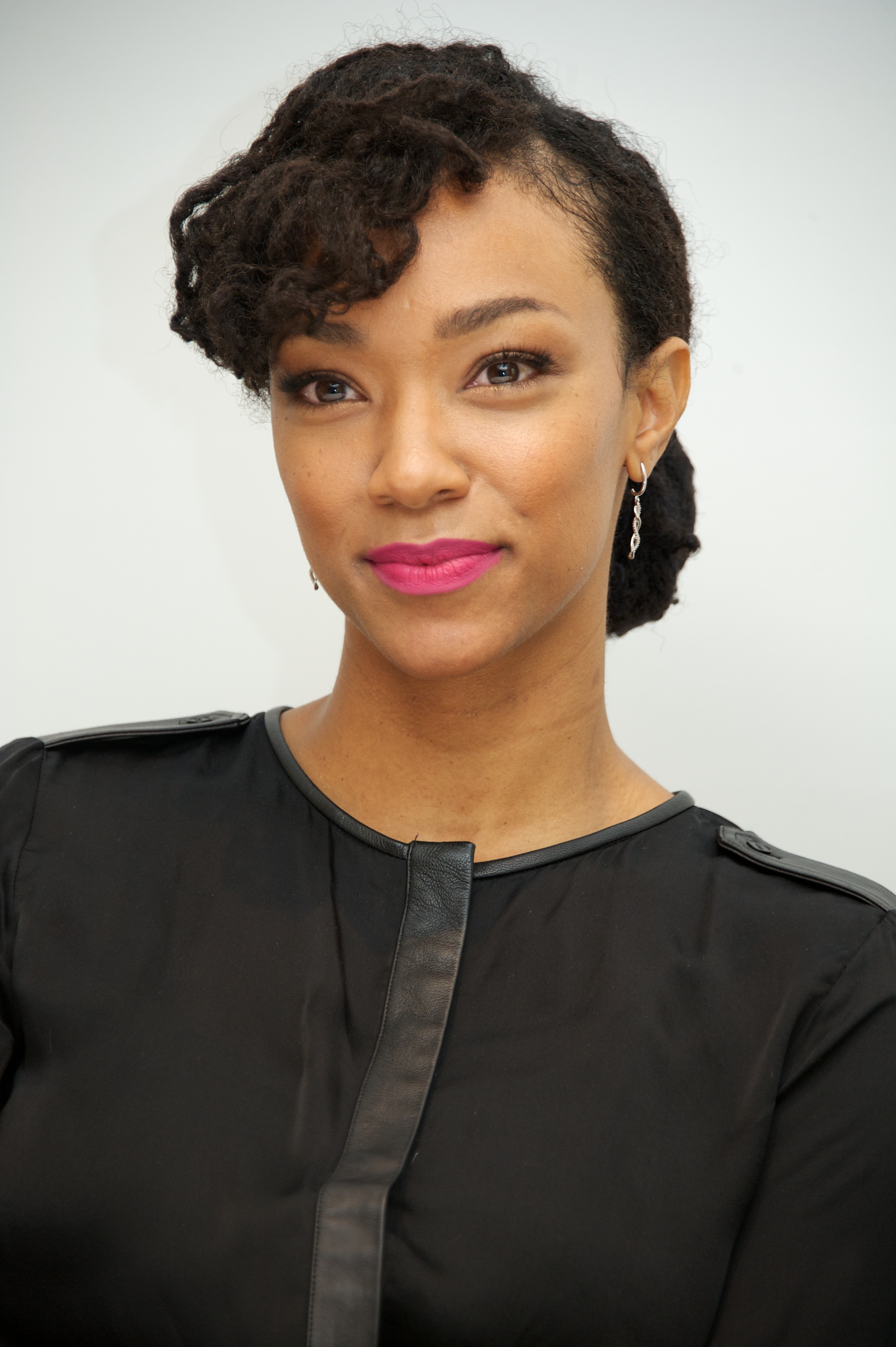 star-trek-discovery-cast-sonequa