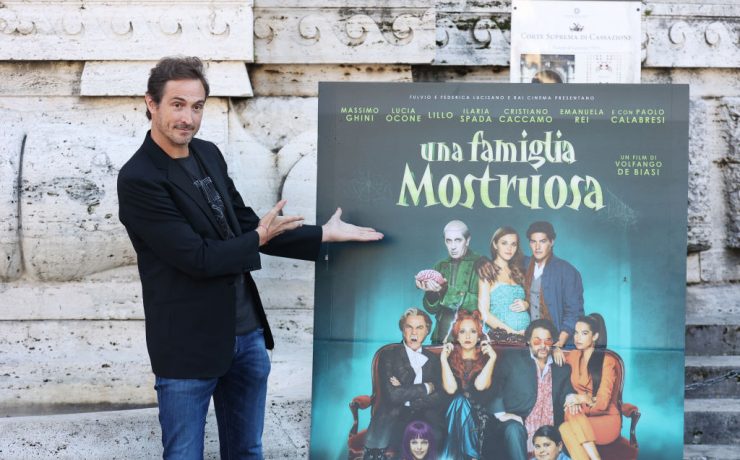 Una famiglia mostruosa cast