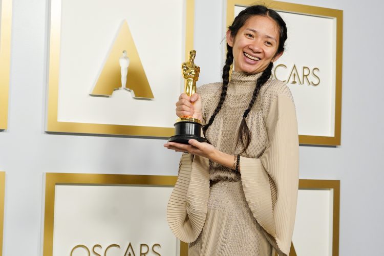 Chloé Zhao Oscar 2023