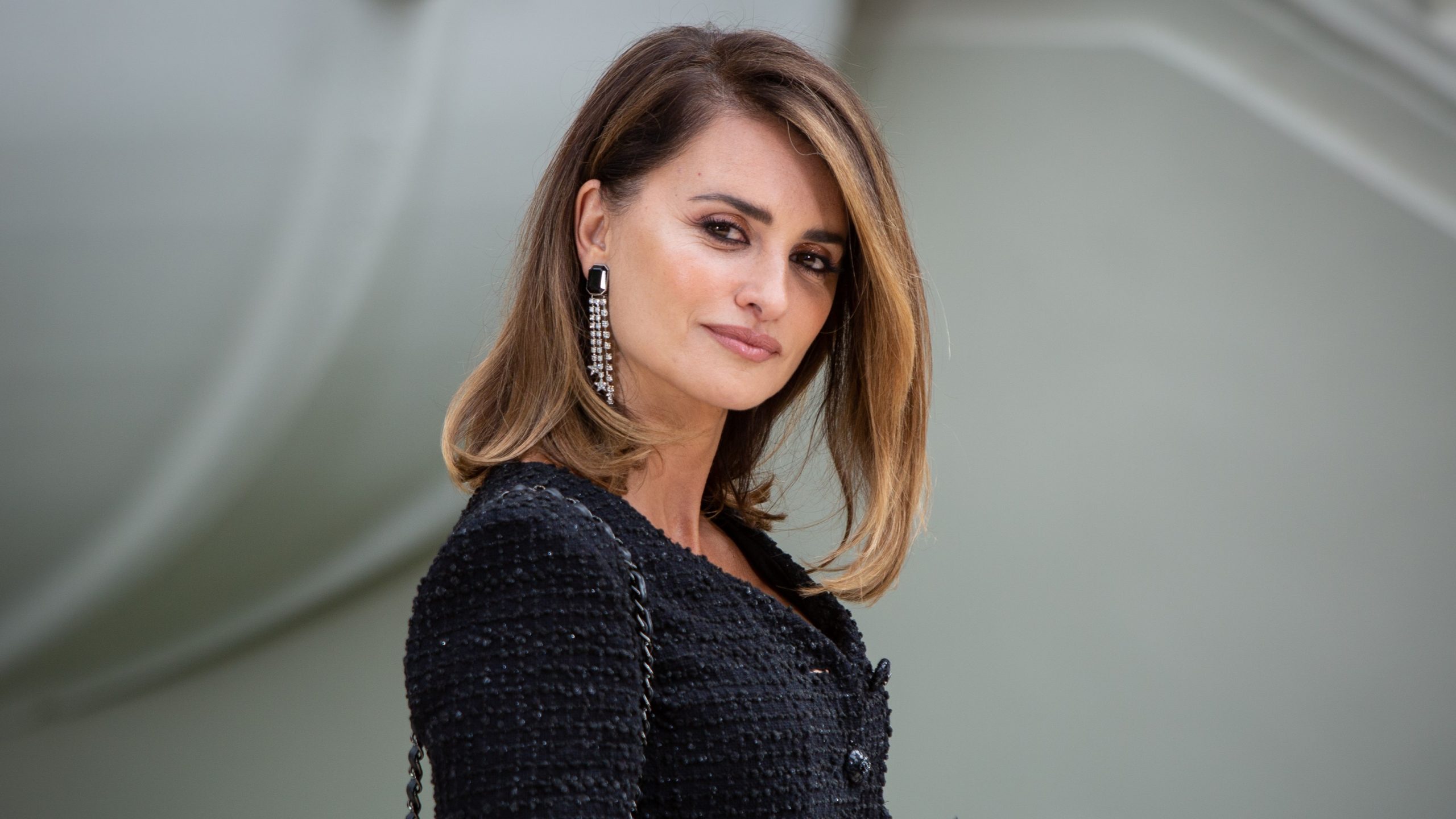 The novel “Days of abandonment” will be a film with Penelope Cruz.  All the details