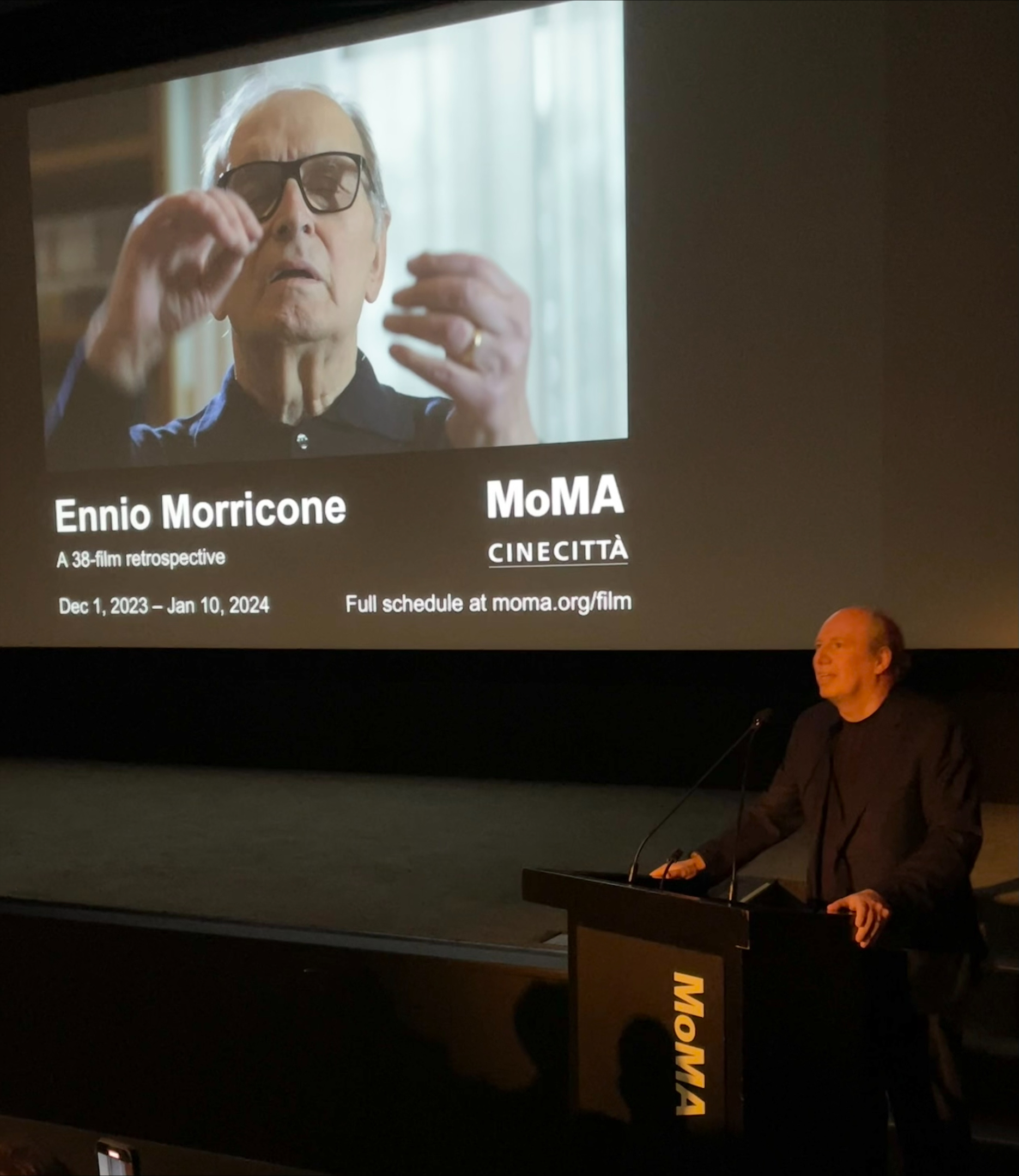 il compositore Hans Zimmer al MoMA di New York per la retrospettiva su Ennio Morricone