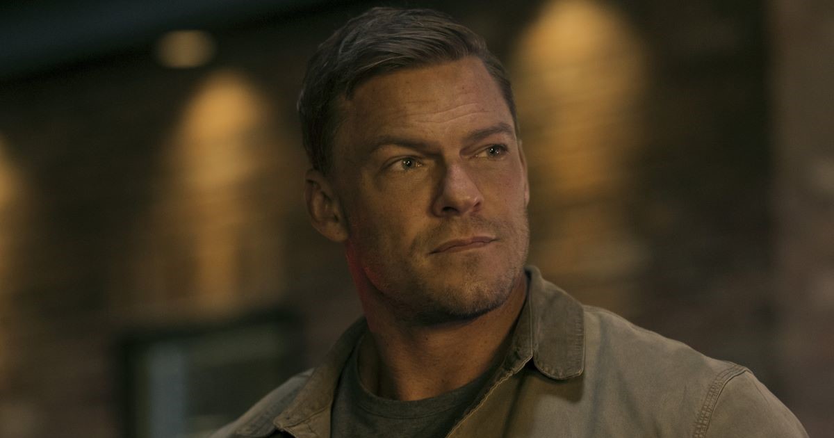 alan ritchson in reacher