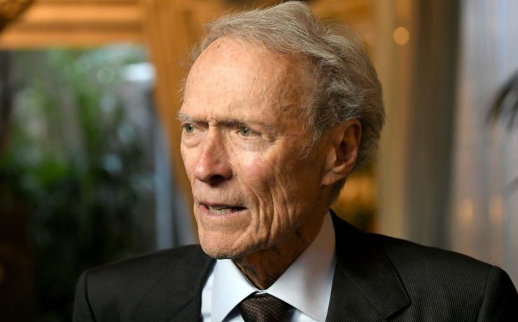 Clint Eastwood di profilo