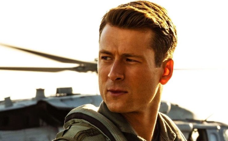 Glen Powell in un frame di Top Gun: Maverick