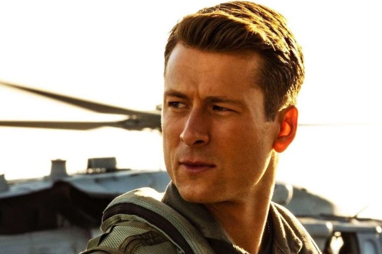 Glen Powell in un frame di Top Gun: Maverick