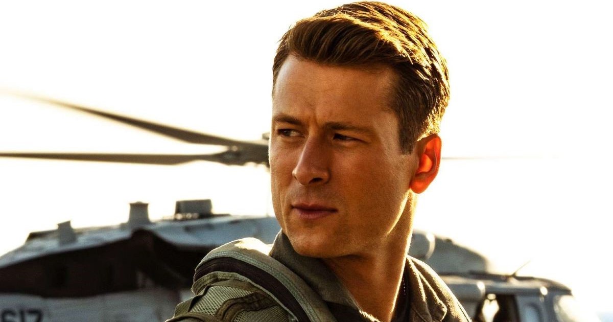 Glen Powell in un frame di Top Gun: Maverick