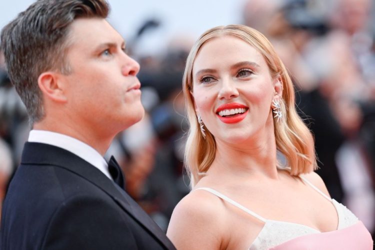 foto di scarlet johansson e colin jost