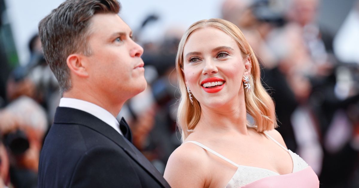 foto di scarlet johansson e colin jost