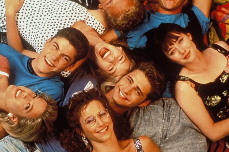 una foto del cast di beverly hills 90210