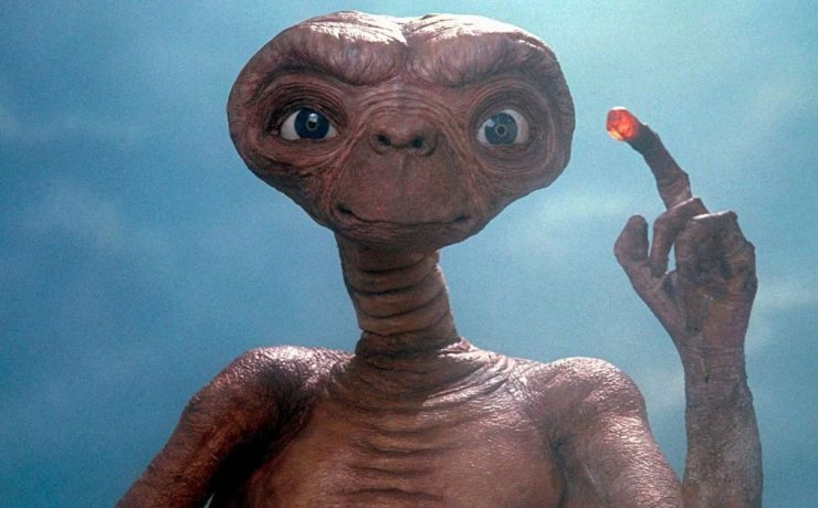 Una scena del film E.T. l'extra-terrestre