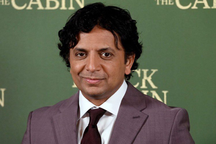 Primo piano del regista M. Night Shyamalan