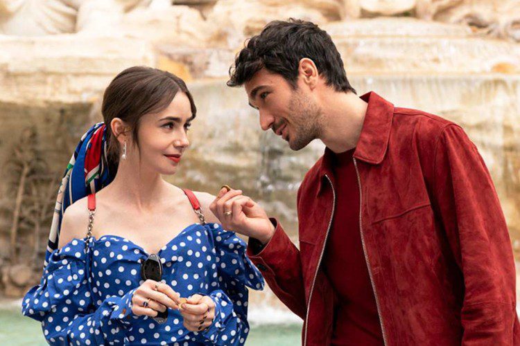 Lily Collins e Eugenio Franceschini nei panni di Emily e Marcello in Emily in Paris