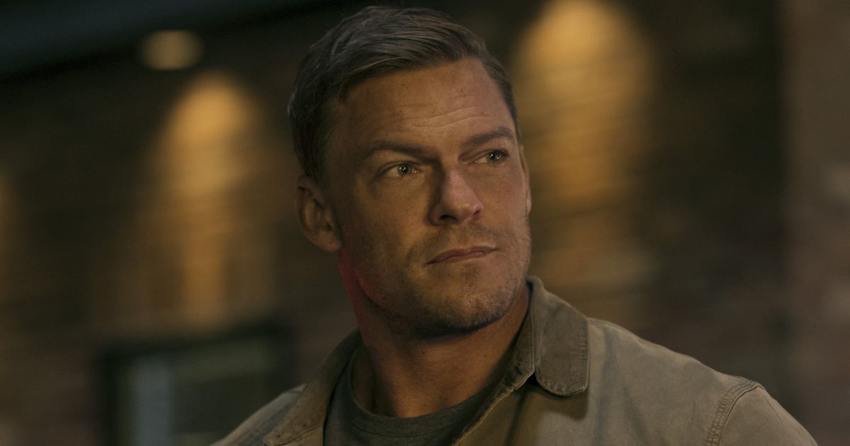 alan ritchson in reacher