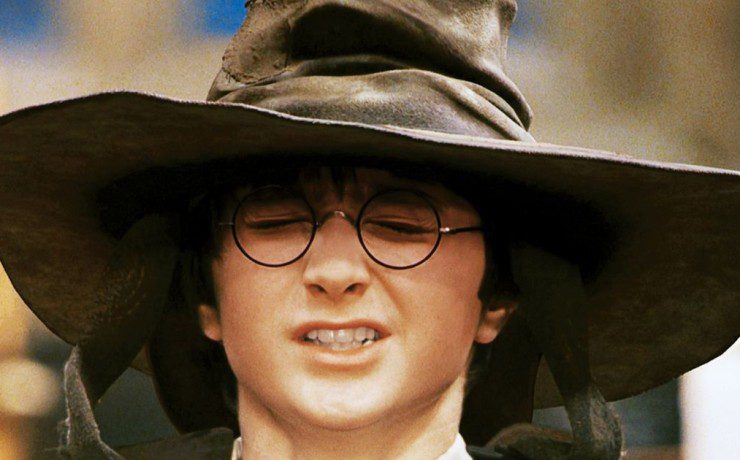 La scena del cappello parlante in Harry Potter