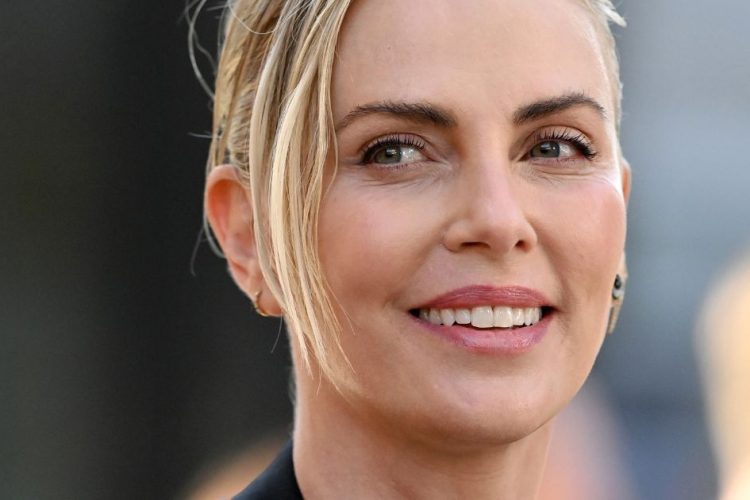 charlize theron nel film di nolan