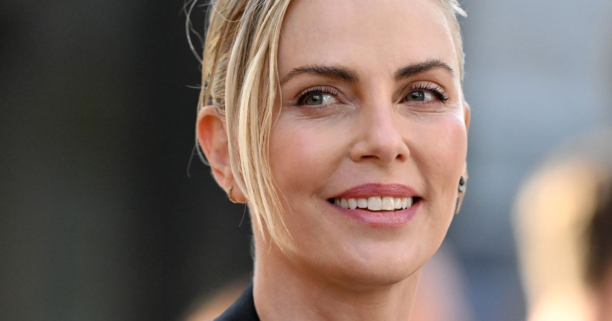 charlize theron nel film di nolan