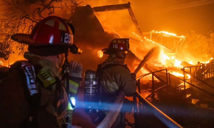 distrutto nell'incendio uno degli edifici più famosi di hollywood