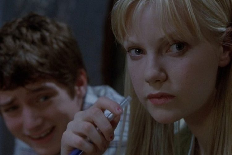 Frame dal film horror The Faculty