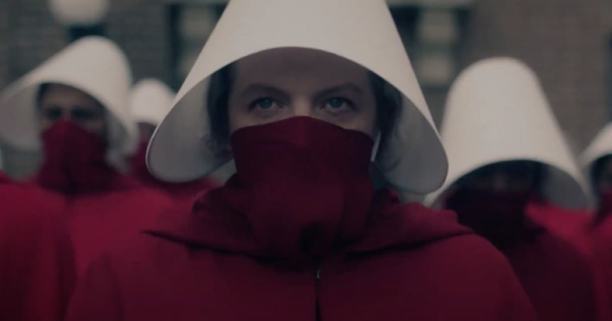 un frame di The Handmaid's Tale