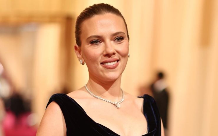 un primo piano di Scarlett Johansson