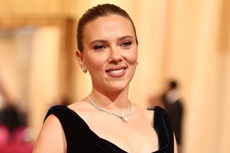 un primo piano di Scarlett Johansson